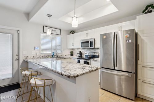 152-170 E Guadalupe Rd, Gilbert, AZ, 85234-4588 | Card Image