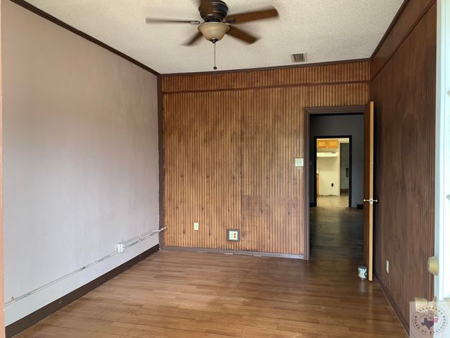 105 E Main St, House other with 2 bedrooms, 1 bathrooms and null parking in Bloomburg TX | Image 5
