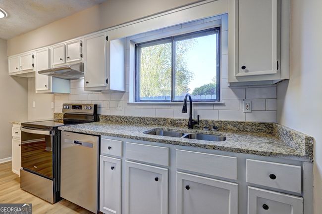 288 Country Club Dr, Condo with 3 bedrooms, 3 bathrooms and null parking in jonesboro GA | Image 4