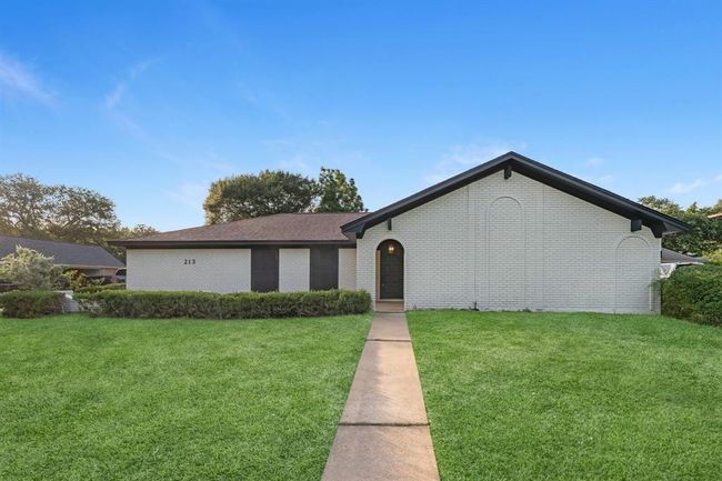 213 Westview Dr, House other with 4 bedrooms, 3 bathrooms and 3 parking in Sealy TX | Image 37
