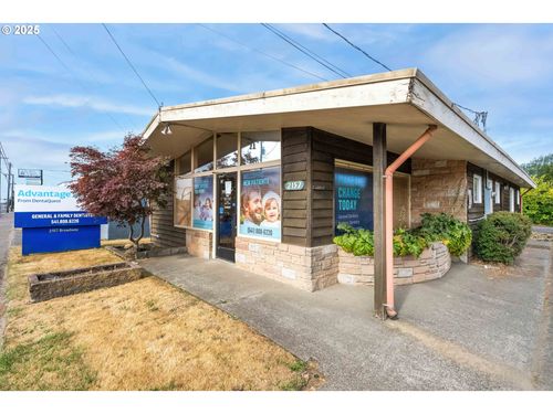 2157 Broadway Ave, North Bend, OR, 97459-2329 | Card Image