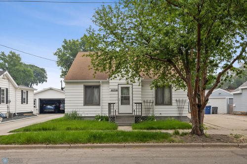 214 14th St N, Moorhead, MN, 56560-2253 | Card Image