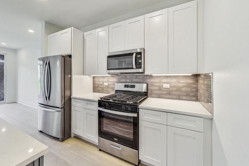 2f-3355 N Southport Ave, Chicago, IL, 60657-1666 | Card Image