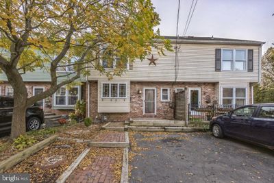 27 Wilson Street, Townhouse with 3 bedrooms, 3 bathrooms and null parking in LAMBERTVILLE NJ | Image 1