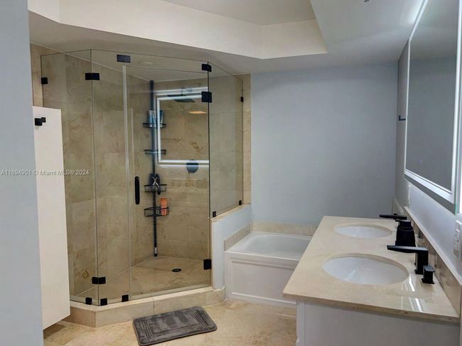 APT-1003 - 17555 Atlantic Blvd, Condo with 2 bedrooms, 2 bathrooms and null parking in Sunny Isles Beach FL | Image 20