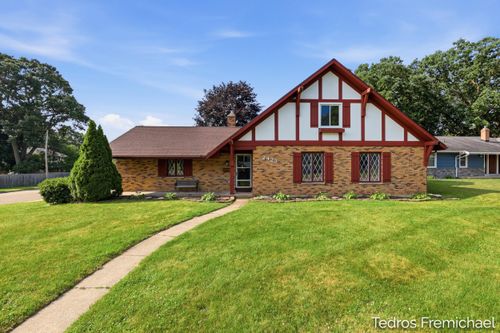 2423 Ridgefield Rd, Portage, MI, 49024-3235 | Card Image