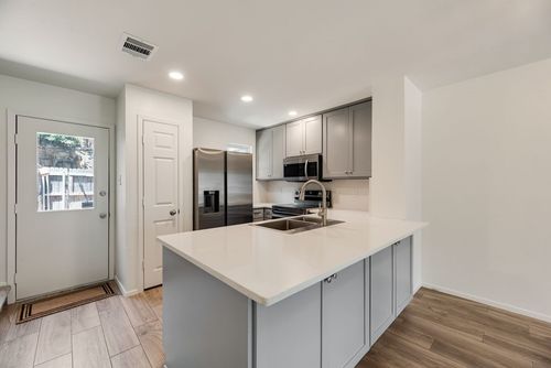 28 Abbey Rd, Euless, TX, 76039-4208 | Card Image