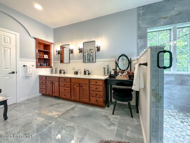 Primary bath | Image 39