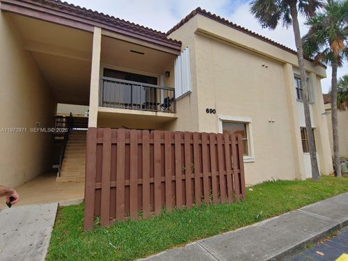 apt-204-690 W Park Dr, Miami, FL, 33172-5324 | Card Image