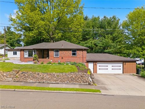 330 Tuscarawas St Ne, Navarre, OH, 44662-1220 | Card Image