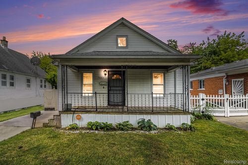 7683 Warwick St, Detroit, MI, 48228-3318 | Card Image