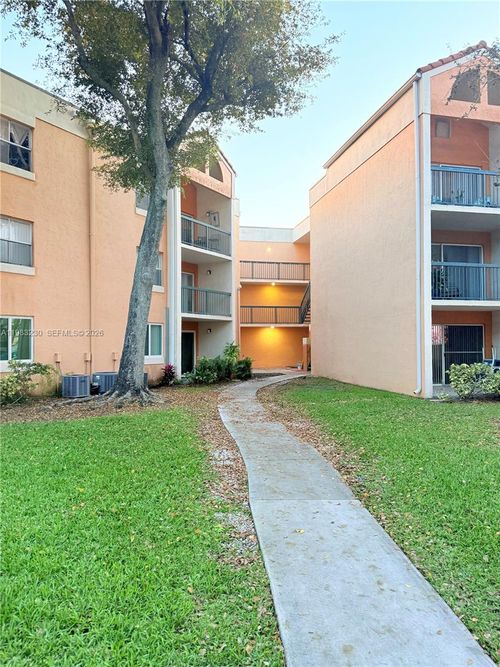 315-6280 Nw 186 Th St, Hialeah, FL, 33015 | Card Image