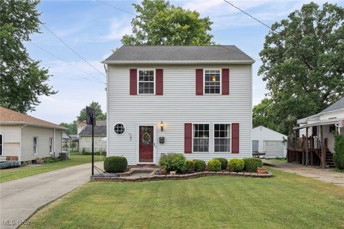 918 E 349th St, Eastlake, OH, 44095-2643 | Card Image