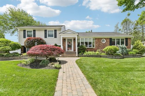 23 Middle Dr, Huntington, NY, 11743-4509 | Card Image