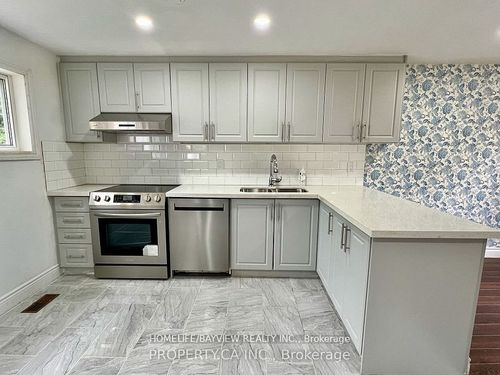 8 Elm Ridge Acres Rd, Thornhill, ON, L3T1W3 | Card Image
