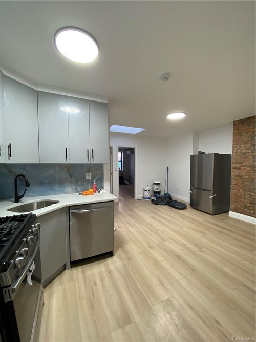 1-855 Wyckoff Ave, Ridgewood, NY, 11385-4737 | Card Image
