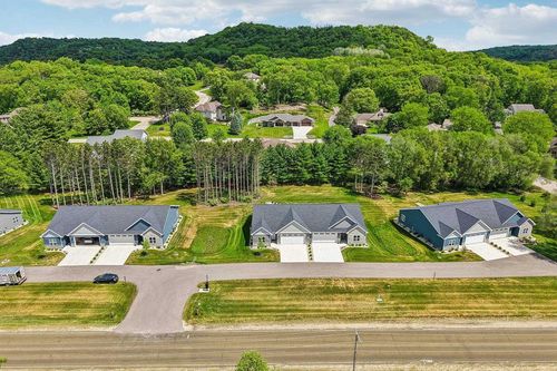 4-N842 Golf Rd, Prairie Du Sac, WI, 53578-9548 | Card Image