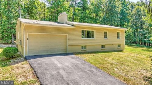 74 Rolling Ln, HARPERS FERRY, WV, 25425-6713 | Card Image