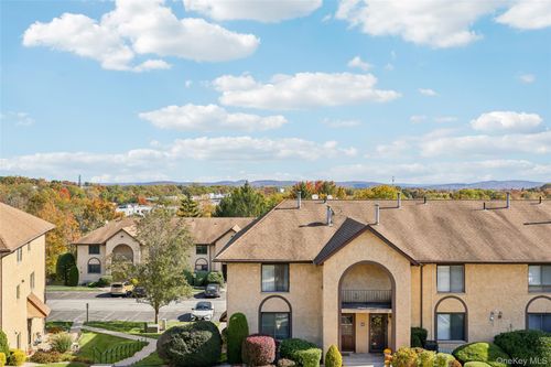 12 Omni Parc Dr, Nanuet, NY, 10954-5906 | Card Image