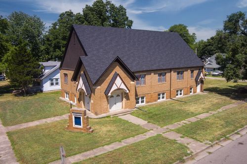 1020 E 12th Ave, Winfield, KS, 67156-3827 | Card Image