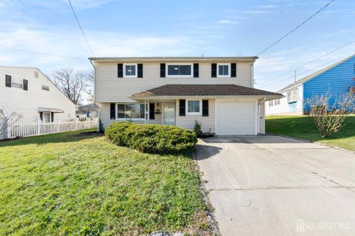 795 May Ave, Perth Amboy, NJ, 08861-1618 | Card Image