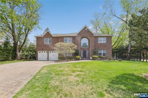 4 Leoson Pkwy, Old Tappan, NJ, 07675-6906 | Card Image