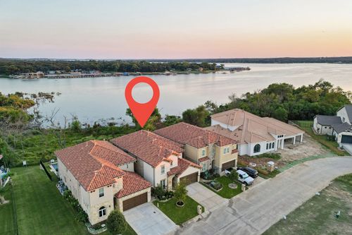 9053 Lakeside Dr, Fort Worth, TX, 76179-4273 | Card Image