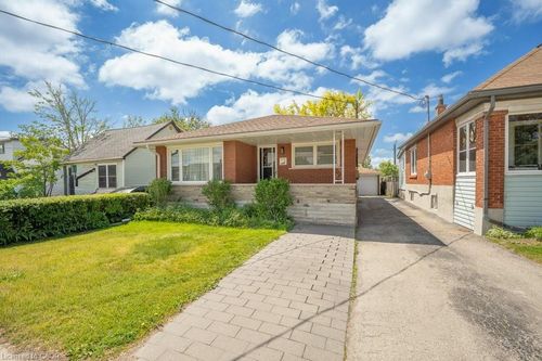 995 Weber Street E, Kitchener, ON, N2A1B4 | Card Image