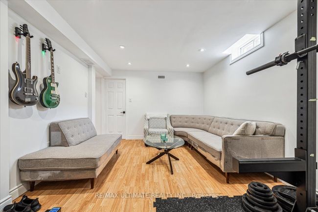 3193 Greenbough Cres, House other with 3 bedrooms, 3 bathrooms and 2 parking in Burlington ON | Image 24