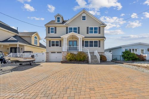 6 Lagoon Dr W, Toms River, NJ, 08753-2520 | Card Image