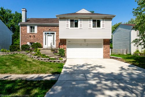 124 Midway Ln, Vernon Hills, IL, 60061-2408 | Card Image
