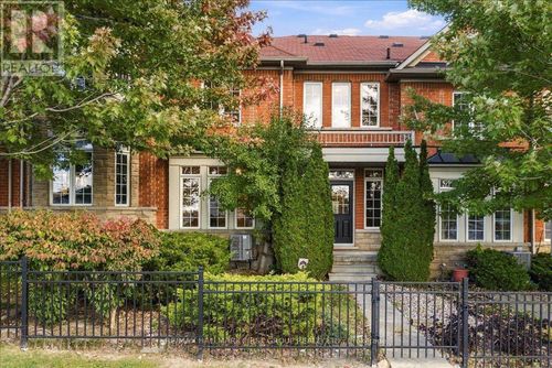 57 Barkdale Way, Whitby, ON, L1N0G1 | Card Image
