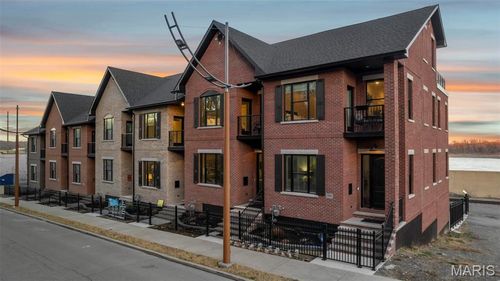 292 N Main St, Cape Girardeau, MO, 63701-7219 | Card Image