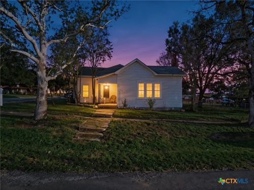 211 E 4th St, Nixon, TX, 78140-2760 | Card Image