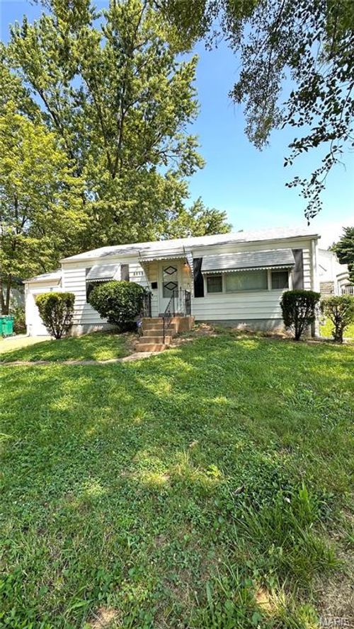 1119 Laire Dr, Saint Louis, MO, 63137-2024 | Card Image