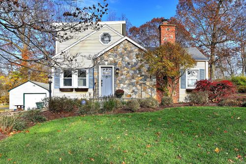 131 6th Ave, Milford, CT, 06460-5350 | Card Image