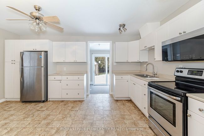 189 Dundas St N, House attached with 3 bedrooms, 2 bathrooms and 5 parking in Cambridge ON | Image 10