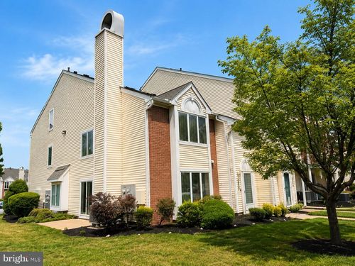 250 Juanita Ct, LEVITTOWN, PA, 19057-3631 | Card Image