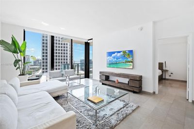 1405 - 68 Se 6th St, Condo with 1 bedrooms, 1 bathrooms and null parking in Miami FL | Image 2