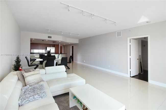 APT-1103 - 14951 Royal Oaks Ln, Condo with 3 bedrooms, 2 bathrooms and null parking in North Miami FL | Image 12