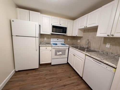b21-1505 Crescent Cir, Lake Park, FL, 33403-2242 | Card Image