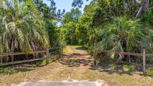 6589 Bears Bluff Rd, Wadmalaw Island, SC, 29487-6810 | Card Image