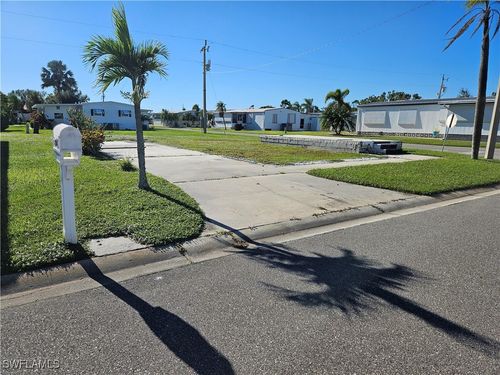 2771 Deerfield Dr, NORTH FORT MYERS, FL, 33917-1805 | Card Image