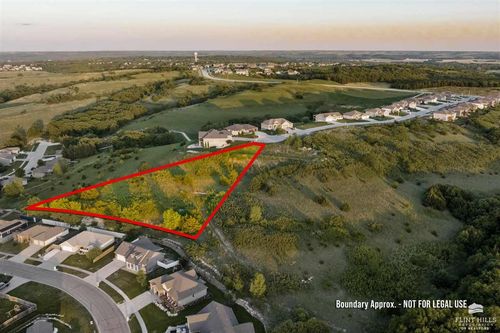 300 Ledgestone Ridge Ct, Manhattan, KS, 66503-2640 | Card Image