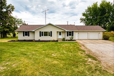 12499 E Hammer Road, House other with 2 bedrooms, 2 bathrooms and null parking in Marshall IL | Image 1