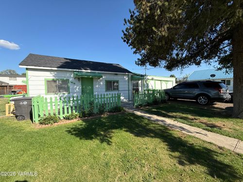 1513 S 9th Ave, Yakima, WA, 98902-5849 | Card Image