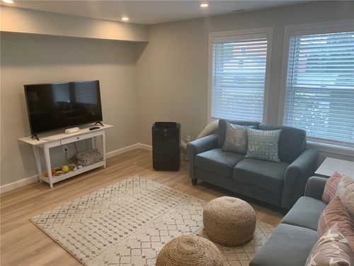1-33 Van Zandt Ave, Newport, RI, 02840-1562 | Card Image