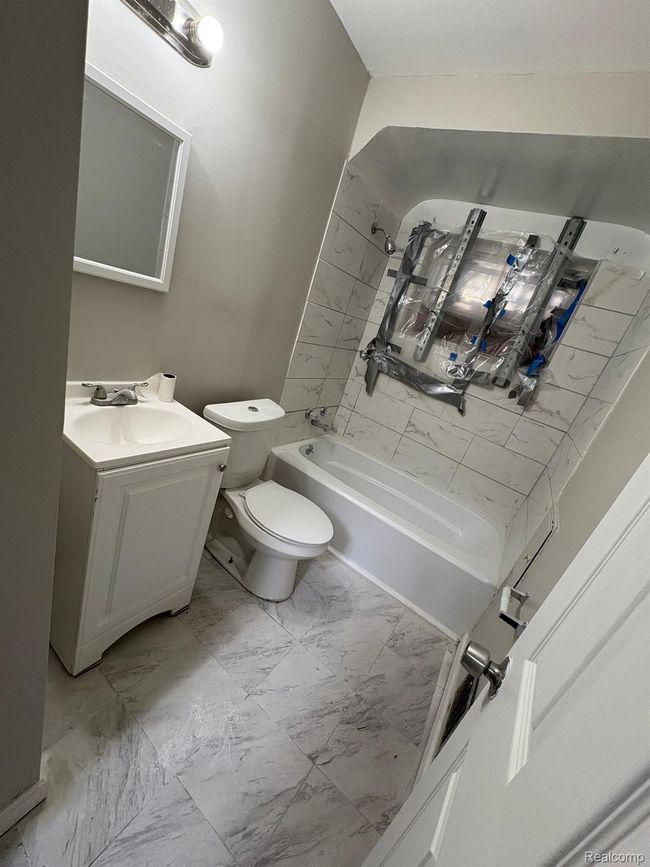 18042 Russell St, House other with 3 bedrooms, 1 bathrooms and null parking in Detroit MI | Image 9