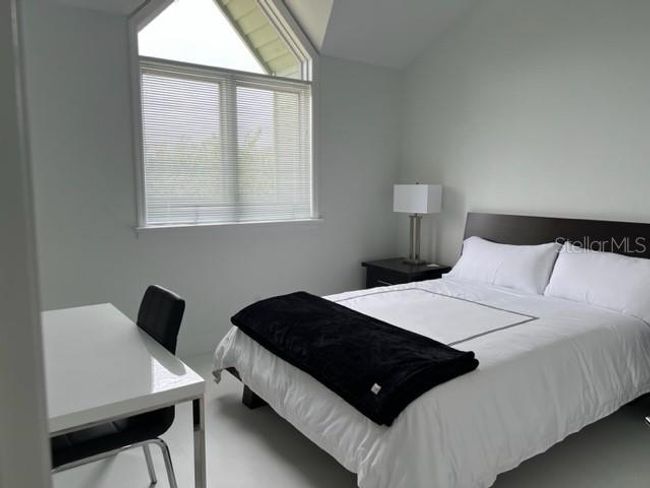 Guest Bedroom 2 with Queen bed and desk | Image 34