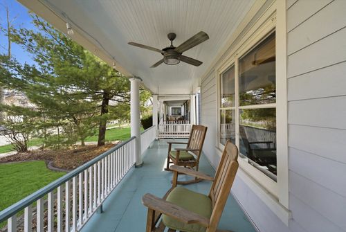 527 Lyman Ave, Oak Park, IL, 60304-1629 | Card Image